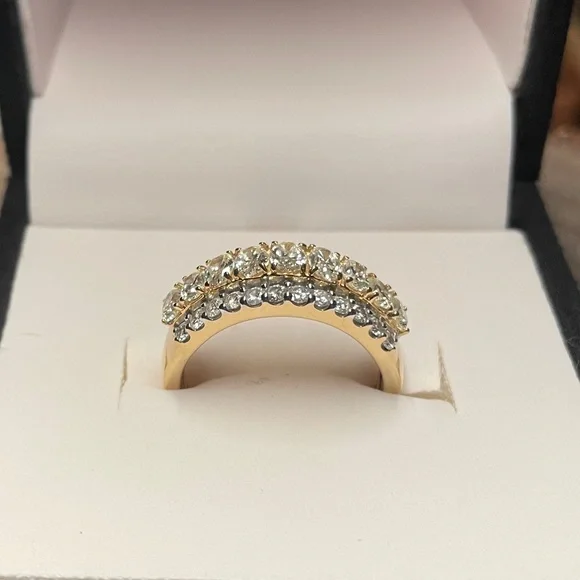 18K Yellow Gold Natural Yellow and White Diamond Band Ring 2.05 ctw
